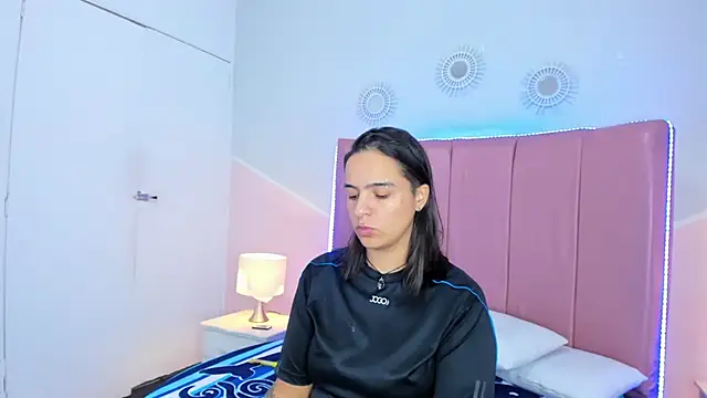 Liiam smith  online show from December 1, 2025, 1:23 pm