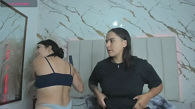 Snapshot of _Emma_whiitee_ chatting on December 15, 2025, 12:44 pm Emma whiitee online show from December 15, 2025, 12:44 pm