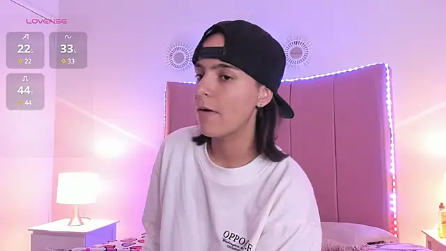 Snapshot of _Emma_whiitee_ chatting on March 9, 2025, 4:22 pm Emma whiitee online show from March 9, 2025, 4:22 pm