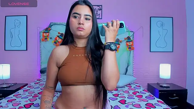 Snapshot of _Emma_whiitee_ chatting on October 25, 2025, 12:39 pm Emma whiitee online show from October 25, 2025, 12:39 pm