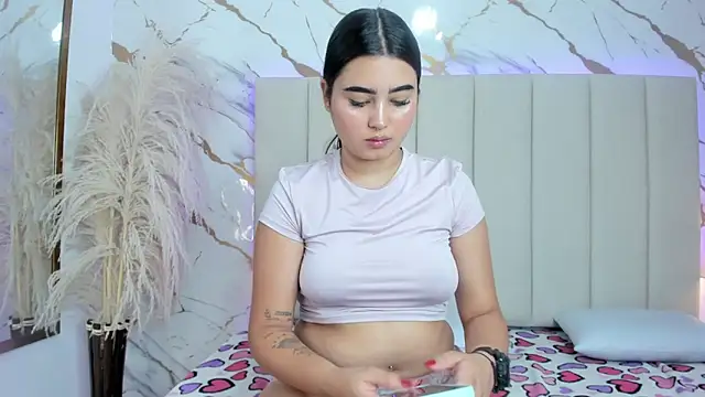 Snapshot of _Emma_whiitee_ chatting on November 24, 2025, 1:44 pm Emma whiitee online show from November 24, 2025, 1:44 pm