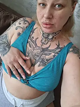 CannabisQueenn online show from March 10, 2026, 7:56 am