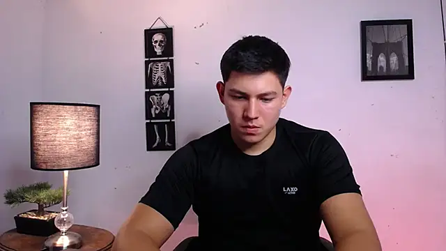 JamesCr  online show from November 12, 2025, 10:46 pm