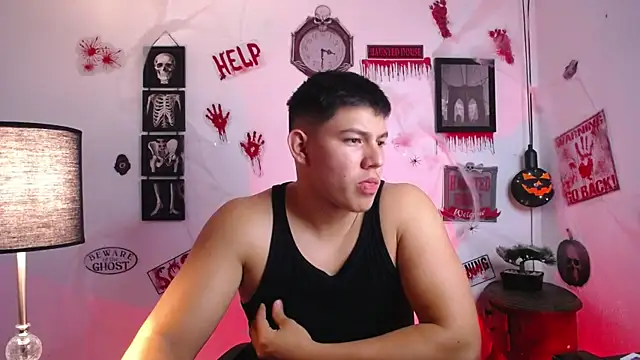 JamesCr  online show from October 28, 2025, 11:14 pm