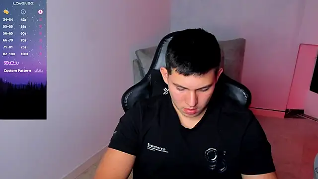 JamesCr  online show from January 11, 2026, 5:14 am