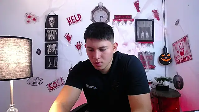 JamesCr  online show from October 29, 2025, 11:20 am