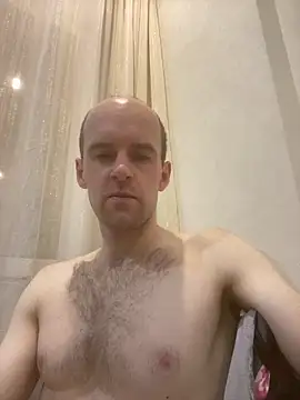 LynnAhNight online show from November 13, 2025, 2:59 am