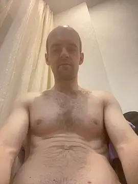 LynnAhNight online show from November 14, 2025, 2:59 am