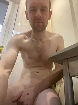 LynnAhNight online show from February 15, 2026, 4:57 am