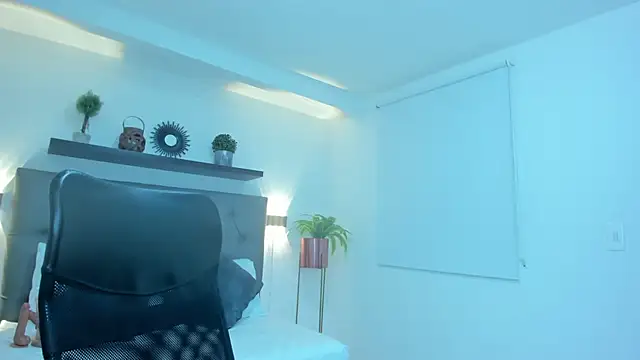 tiffanny doll  online show from April 21, 2026, 1:07 pm