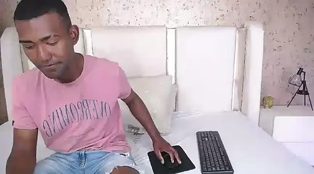 Kingebony wm online show from February 8, 2025, 8:42 pm