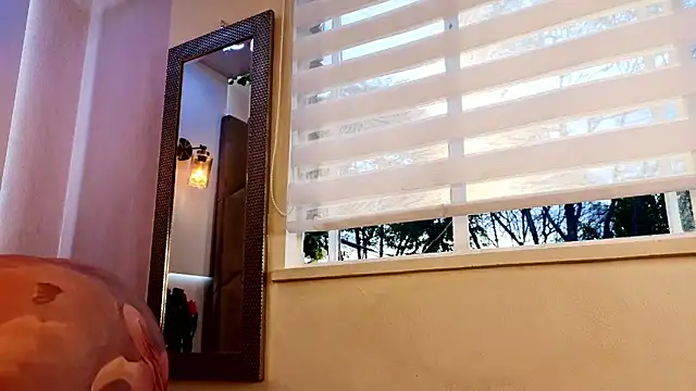 AzunaStar online show from April 8, 2026, 10:44 pm