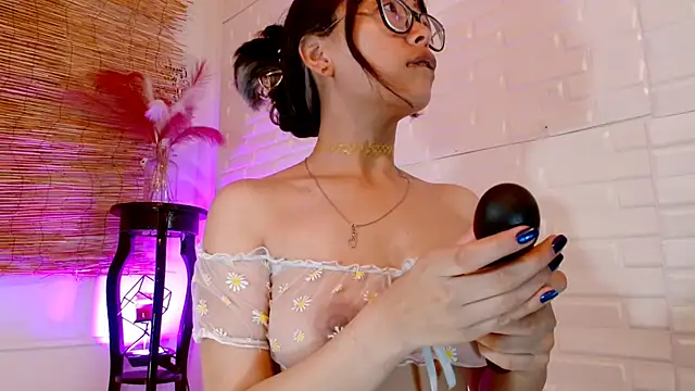 Snapshot of Luna_7_777 chatting on November 14, 2025, 5:33 am Luna 7 777 online show from November 14, 2025, 5:33 am