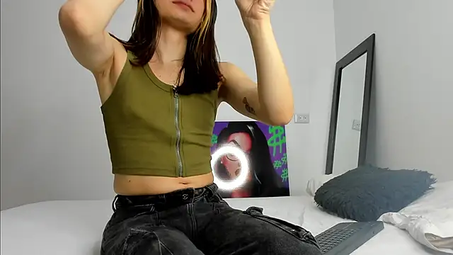 andrea cherryy online show from November 15, 2025, 2:32 pm