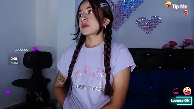 Catalina Durango1 online show from April 22, 2026, 9:10 pm