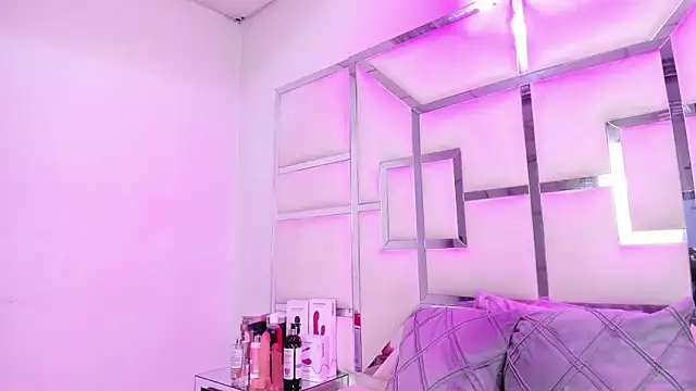 ZoeWan69 online show from April 3, 2026, 2:23 pm