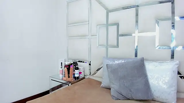 ZoeWan69 online show from March 18, 2025, 2:39 pm