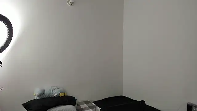 Mazikeen  18 online show from March 27, 2026, 1:45 pm