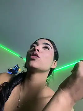 Snapshot of Bella_ricci_ chatting on February 4, 2026, 2:06 am Bella ricci online show from February 4, 2026, 2:06 am