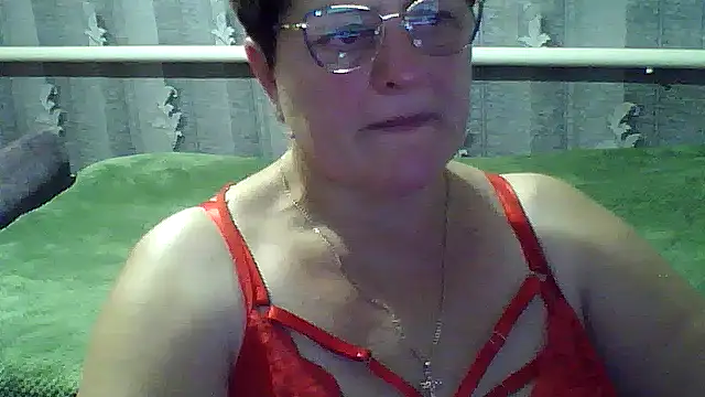 Snapshot of ElzaJewel chatting on October 20, 2025, 5:35 pm ElzaJewel online show from October 20, 2025, 5:35 pm