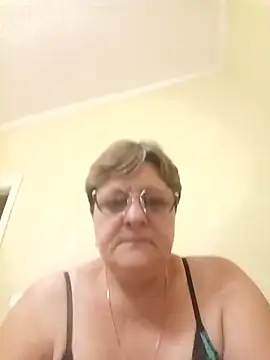 Snapshot of ElzaJewel chatting on September 28, 2025, 8:38 pm ElzaJewel online show from September 28, 2025, 8:38 pm