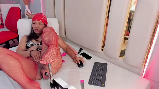 emmysandoval online show from November 4, 2025, 12:53 pm