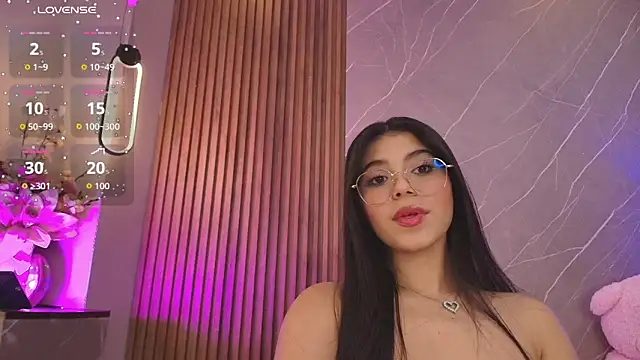 ariana jhonson1 online show from June 3, 2026, 2:33 pm