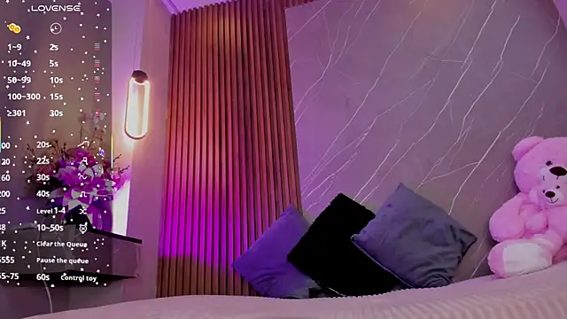 Snapshot of ariana_jhonson1 chatting on October 3, 2025, 12:28 pm ariana jhonson1 online show from October 3, 2025, 12:28 pm