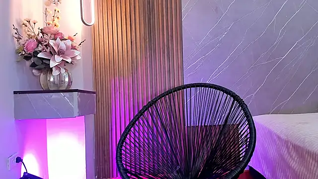 Snapshot of ariana_jhonson1 chatting on March 14, 2025, 12:40 pm ariana jhonson1 online show from March 14, 2025, 12:40 pm