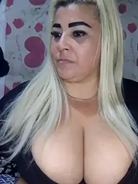 Snapshot of BonniAdams chatting on December 5, 2025, 3:27 am BonniAdams online show from December 5, 2025, 3:27 am