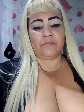 Snapshot of BonniAdams chatting on November 22, 2025, 1:37 am BonniAdams online show from November 22, 2025, 1:37 am