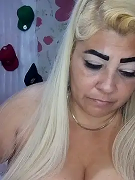 Snapshot of BonniAdams chatting on November 8, 2025, 1:20 am BonniAdams online show from November 8, 2025, 1:20 am