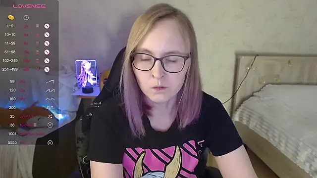 Snapshot of Agatha_Mott chatting on October 10, 2025, 5:19 am Agatha Mott online show from October 10, 2025, 5:19 am