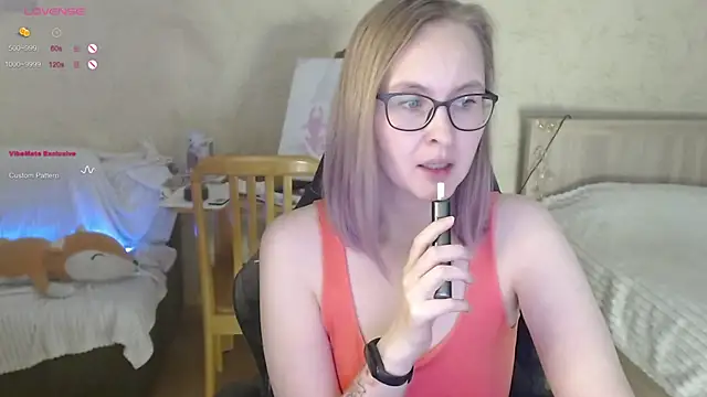 Snapshot of Agatha_Mott chatting on October 20, 2025, 4:14 am Agatha Mott online show from October 20, 2025, 4:14 am