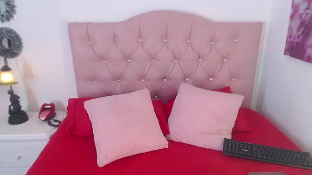 Snapshot of triana_crimson chatting on February 9, 2025, 10:32 pm triana crimson online show from February 9, 2025, 10:32 pm