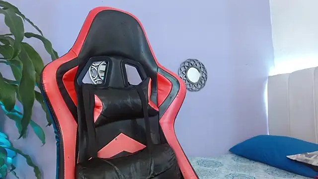 Snapshot of triana_crimson chatting on October 5, 2025, 12:12 am triana crimson online show from October 5, 2025, 12:12 am