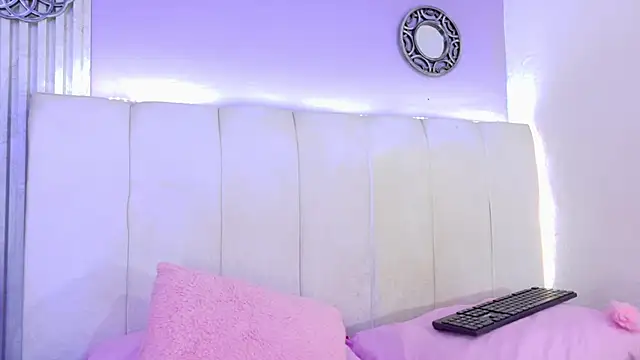 triana crimson online show from March 24, 2026, 12:21 am