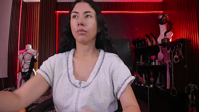 XiaQueen online show from October 29, 2025, 11:20 am