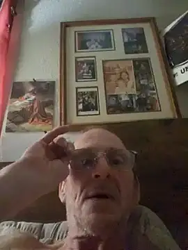 Snapshot of Dara4q chatting on February 5, 2025, 6:24 am Dara4q online show from February 5, 2025, 6:24 am