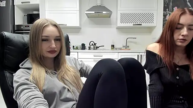 lisenok online show from November 26, 2025, 7:36 pm