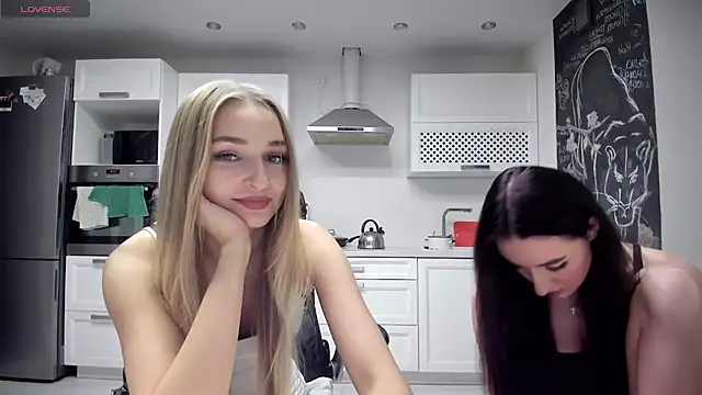 Snapshot of lisenok chatting on July 6, 2026, 9:17 pm lisenok online show from July 6, 2026, 9:17 pm