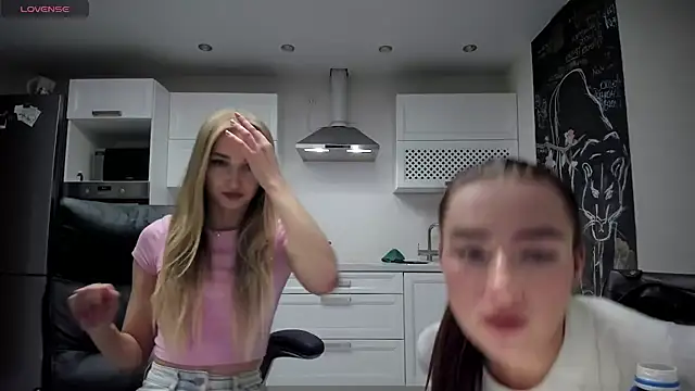 Snapshot of lisenok chatting on June 17, 2026, 9:14 pm lisenok online show from June 17, 2026, 9:14 pm