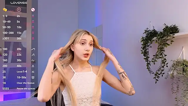 elliefrost online show from February 4, 2025, 9:31 pm