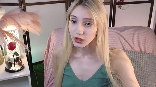 elliefrost online show from February 18, 2025, 9:42 pm