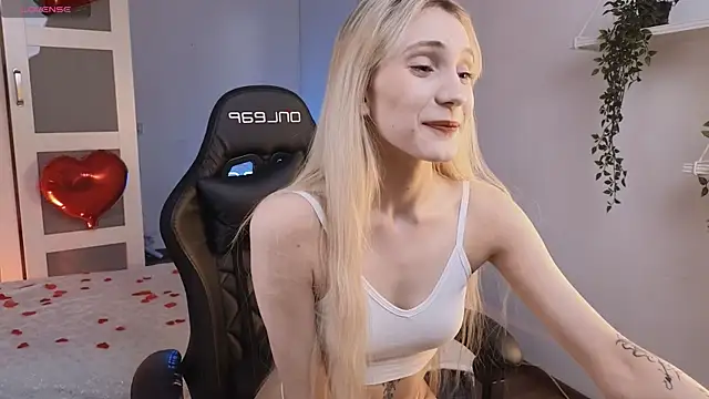 elliefrost online show from February 12, 2025, 9:22 pm