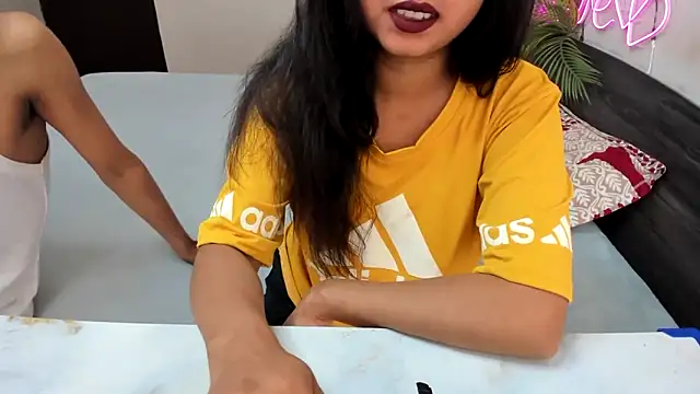 Snapshot of Queen_Couple chatting on September 9, 2025, 6:45 am Queen Couple online show from September 9, 2025, 6:45 am