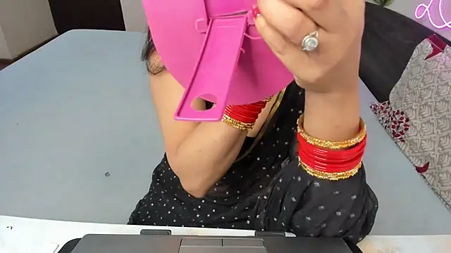 Queen Couple online show from February 18, 2026, 5:49 am