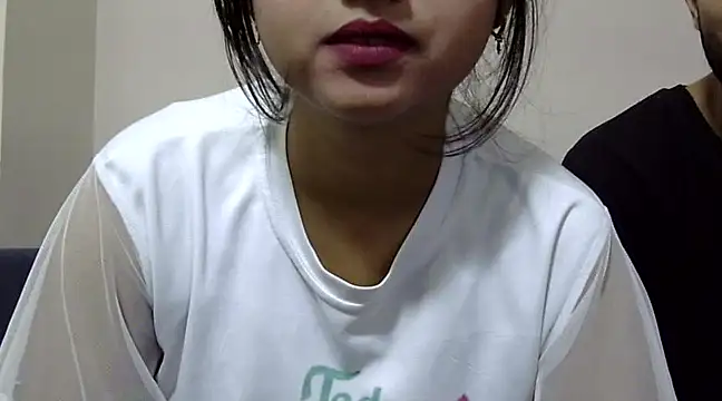 Snapshot of Queen_Couple chatting on March 2, 2025, 5:33 am Queen Couple online show from March 2, 2025, 5:33 am