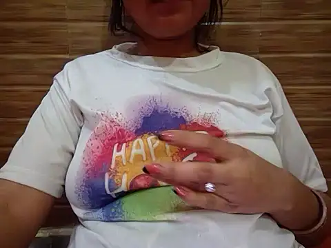 Snapshot of Queen_Couple chatting on March 9, 2025, 6:43 pm Queen Couple online show from March 9, 2025, 6:43 pm