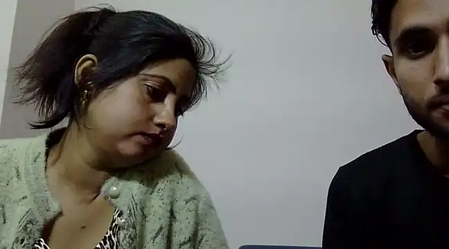 Snapshot of Queen_Couple chatting on March 1, 2025, 6:35 am Queen Couple online show from March 1, 2025, 6:35 am